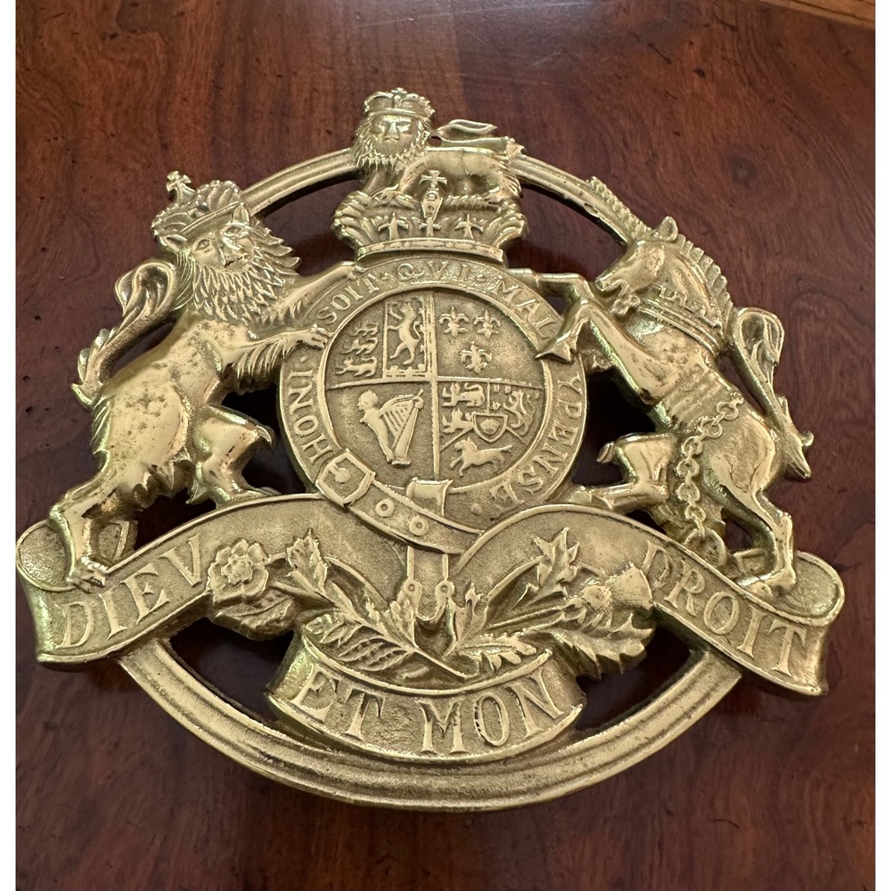 Virginia Metalcrafters Brass Kings Arms Trivet CW 10-17 British Royal Coat 1953